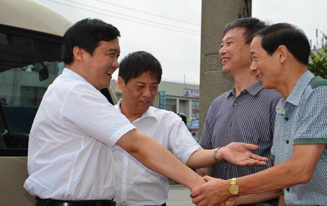 2012年8月,嘉興市委書記、人大主任李衛(wèi)寧一行蒞臨公司視察指導